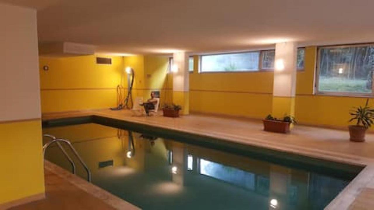 Miky Apartment-South Tyrol Merano Rum bild